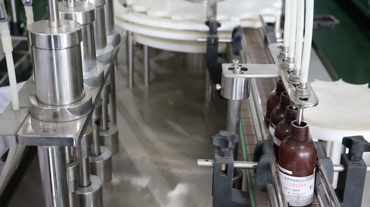 framleiða 5 lítra áfyllingarvél heitt vaxfyllingarvél skammtapoki vatnsfyllingarþéttivél